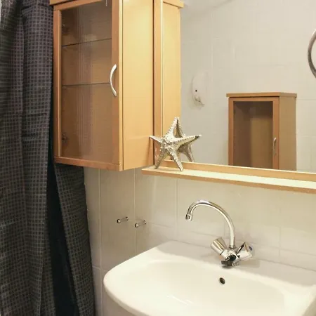 Two Bedroom Holiday In לונטרן